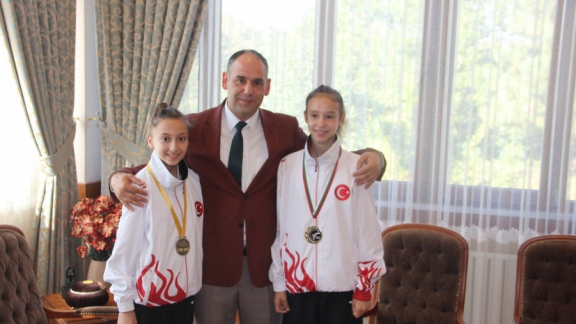 Taekwondo Avrupa ve Balkan Şampiyonu  Öğrencilerimizden İl Milli Eğitim Müdürümüze Ziyaret      