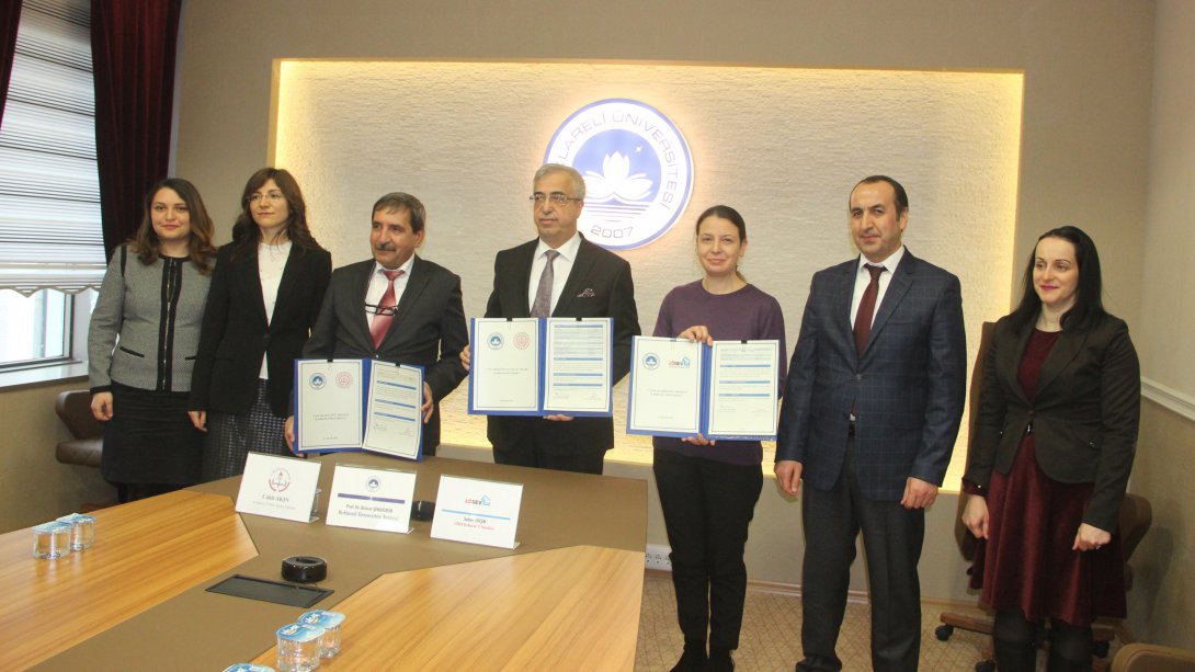  Müdürlüğümüz ve Kırklareli Üniversitesi arasında "Canlarımız İçin Sevgiyle" ve "Çocuk Şenliği " projeleri için işbirliği protokolleri imzalandı.