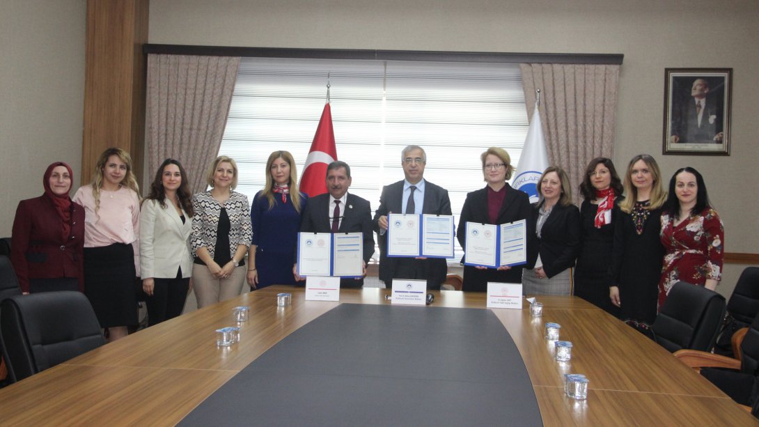 Müdürlüğümüz, Kırklareli İl Sağlık Müdürlüğü ve Kırklareli Üniversitesi arasında "SAĞLIKLI BESLENELİM, SAĞLIKLI BÜYÜYELİM" ve "GELECEK BİZİM"  Projeleri  İşbirliği Protokolleri imzalandı.