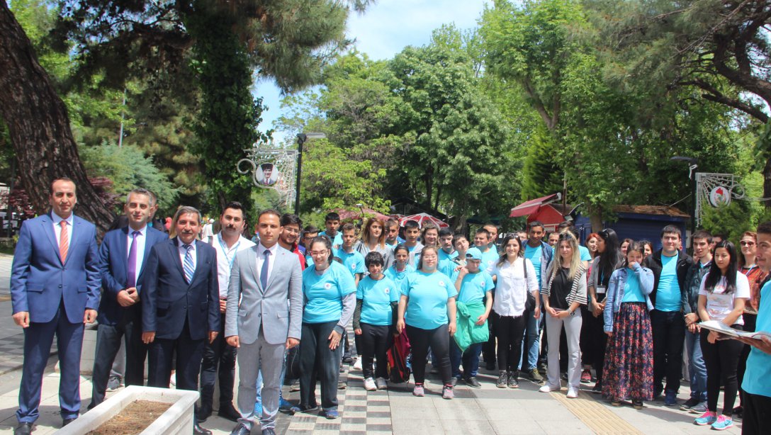 İl Milli Eğitim Müdür V. Cahit AKIN 10-16 Mayıs Engelliler Haftası kapsamında düzenlenen sergi açılışına katıldı.
