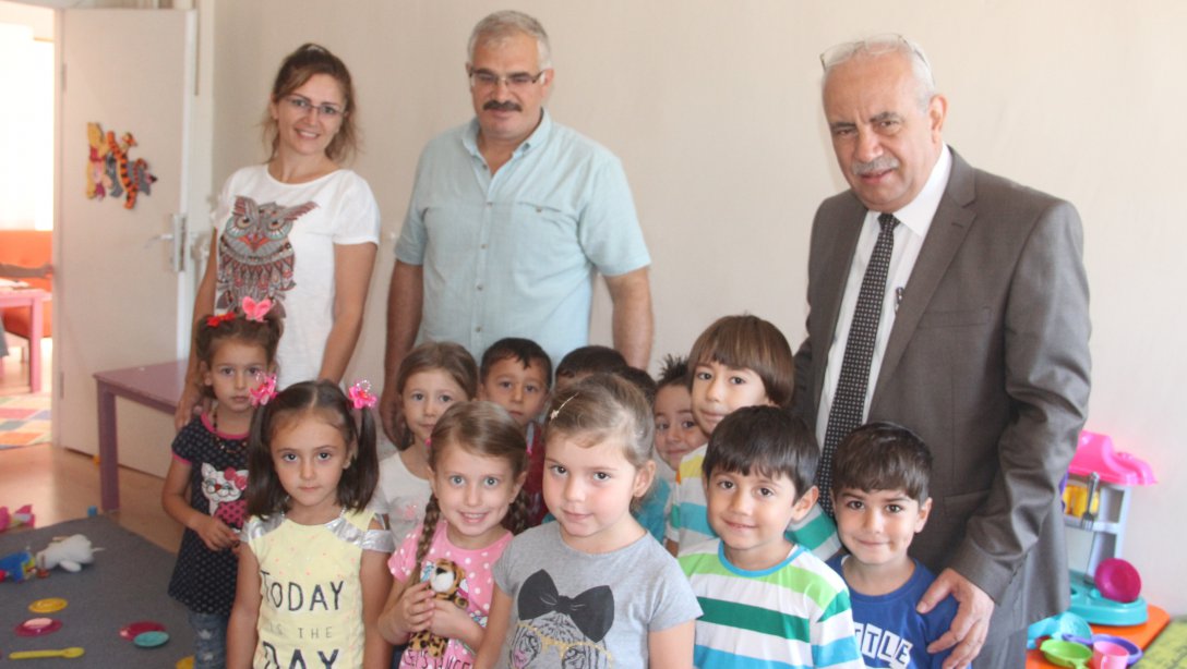 İl Milli Eğitim Müdür V. Hüseyin KALKAN, Hüsamettin Mehmet Ateş Anaokulunu ve Gazi Mustafa Kemal İlkokulunu ziyaret etti.