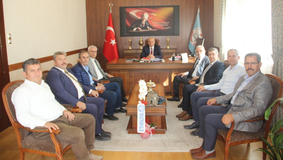 Kırklareli Türk Eğitim-Sen şube yöneticileri, İl Milli Eğitim Müdür V. Hüseyin KALKAN'ı makamında ziyaret etti.