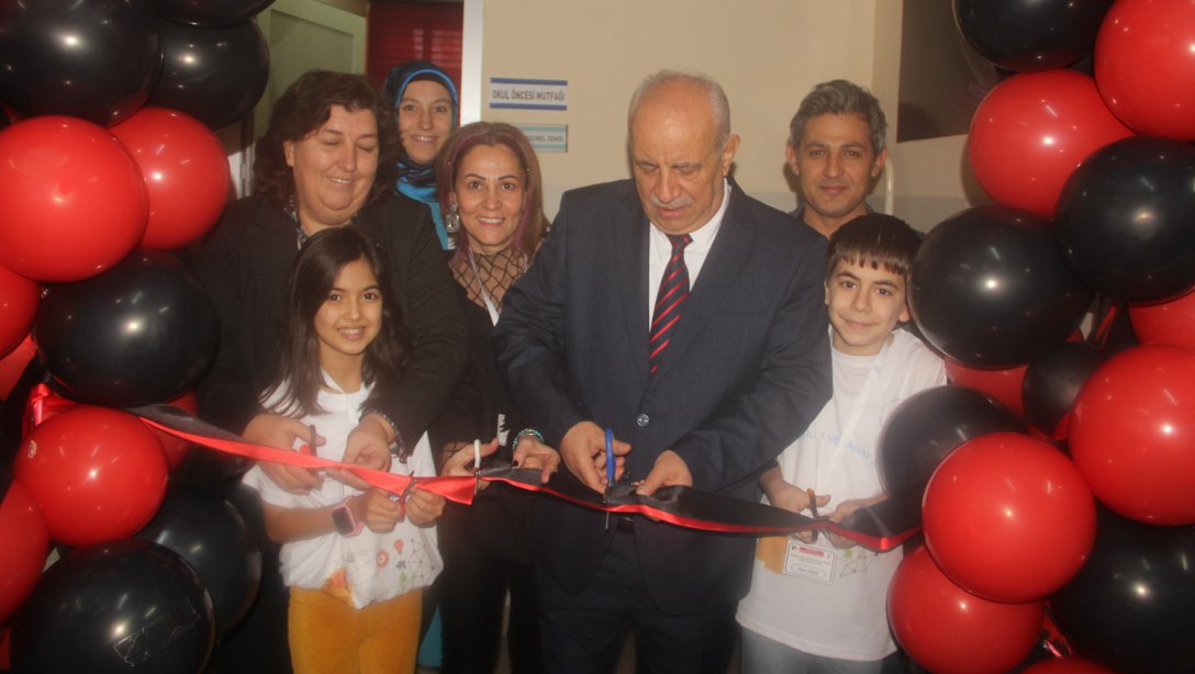 İl Milli Eğitim Müdür V. Hüseyin KALKAN, Kırklareli Bilim ve Sanat Merkezinin Düzenlediği 4006 Tübitak Bilim Fuarı Açılışına Katıldı.