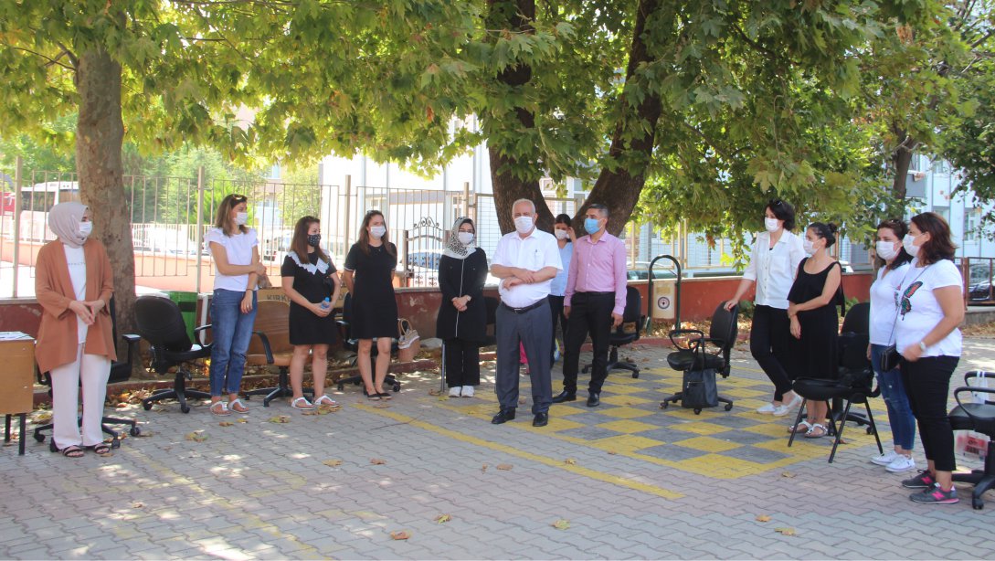 İl Milli Eğitim Müdür V. Hüseyin KALKAN, Kırklareli Fahri Kasap Ortaokulu'nu Ziyaret Etti.