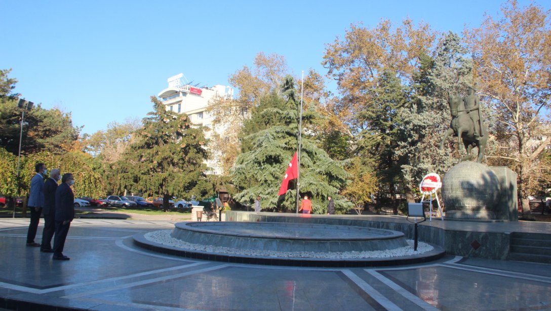 24 Kasım Öğretmenler Günü Vesilesiyle Atatürk Anıtına Çelenk Sunma Töreni Gerçekleştirildi