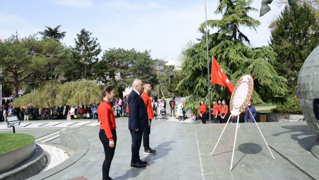 23 Nisan Ulusal Egemenlik ve Çocuk Bayramı 102. Yılı Dolayısıyla Atatürk Anıtına Çelenk Sunma Töreni Yapıldı.