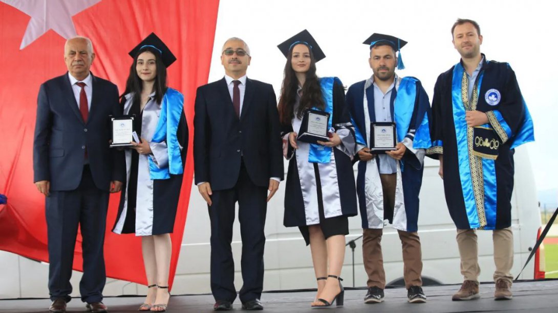 İl Milli Eğitim Müdürümüz Hüseyin KALKAN, Kırklareli Üniversitesi'nin Düzenlediği Mezuniyet Törenine Katıldı.