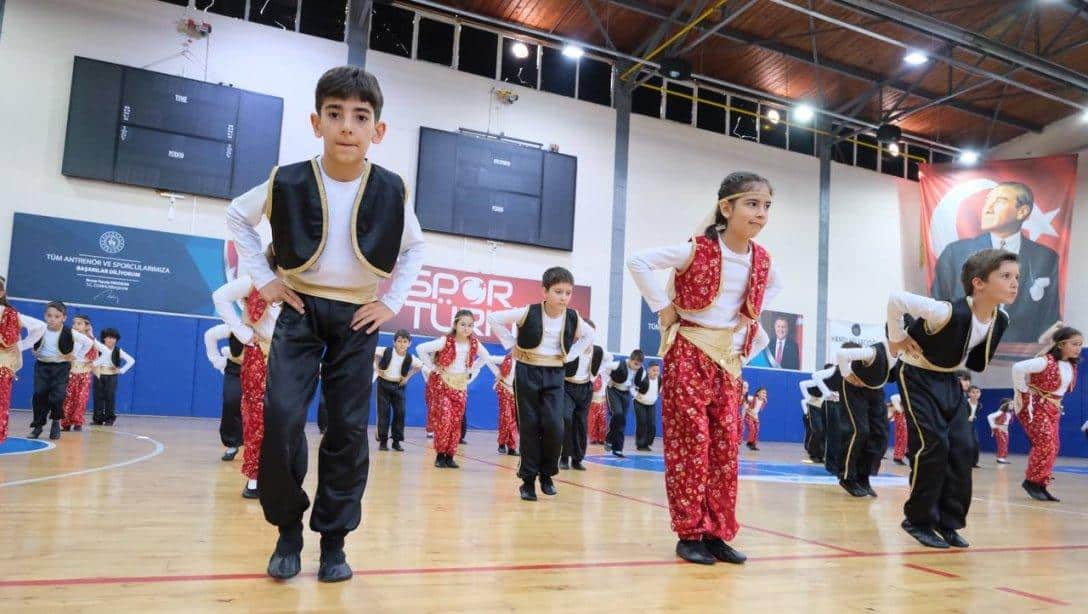23 Nisan Ulusal Egemenlik ve Çocuk Bayramı Hamdi Helvacıoğlu İlkokulu'nda Coşkuyla Kutlandı.