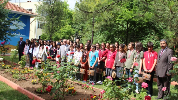 2015 Türkiye Değer Ödülleri Yarışmalarında Dereceye Giren Öğrencilerimiz Ödüllendirildiler