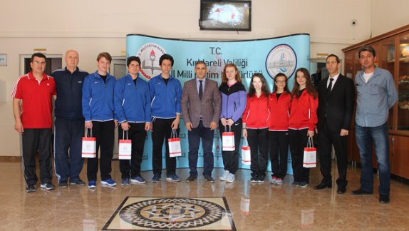 Halkoyunları Düzenlemeli Dalda Türkiye ikincisi ve Taekwondo Türkiye Şampiyonasında  Türkiye Üçüncüsü Olan Öğrencilerimiz İl Milli Eğitim Müdürümüz Murat AŞIMı ziyaret etti.