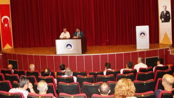 Vali Yardımcısı Erdoğan BEYPINAR ve İl Milli Eğitim Müdürümüz Murat AŞIM , İl Merkezinde Bulunan Okul Müdürleriyle Toplantı Yaptı