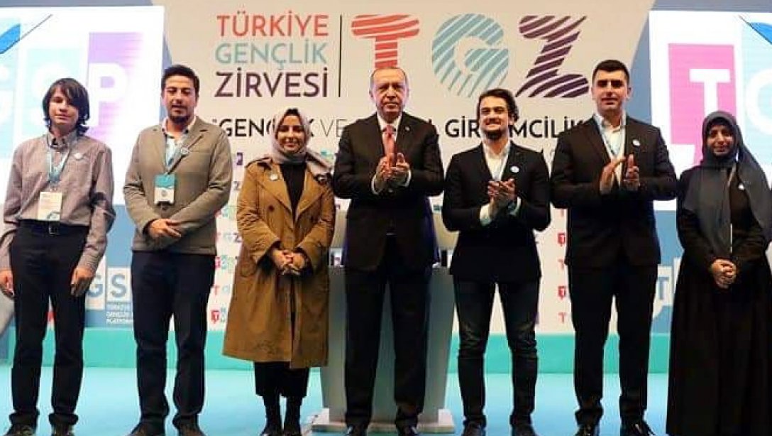 Türkiye Gençlik STKları Platformu tarafından düzenlenen Sosyal Girişimcilik Ödüllerine, İlimizden "1 Kitap 1 Ders" projesiyle katılan Ahmet Hüsrev DERELİ dördüncü oldu.