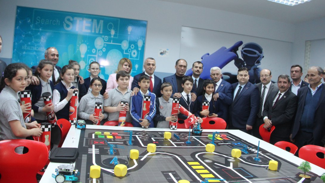 İl Milli Eğitim Müdür V. Cahit AKIN Demirköy İlçemizde bulunan okulların Robotik Kodlama sınıfları açılışına katıldı.