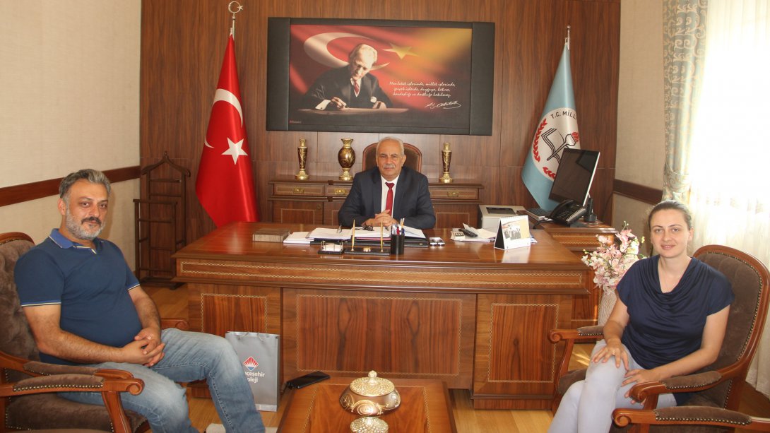 Kırklareli Bahçeşehir Koleji Kurucusu Gonca DALMAN, İl Milli Eğitim Müdür V. Hüseyin KALKAN'ı makamında ziyaret etti.