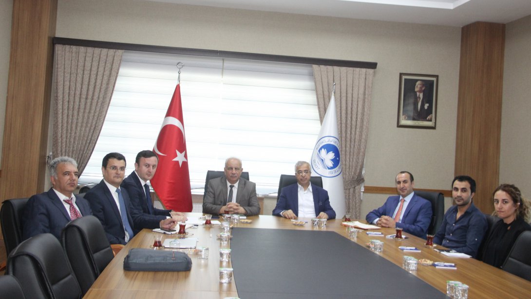  İl Milli Eğitim Müdür V. Hüseyin KALKAN, Kırklareli Üniversitesi Rektörü Bülent ŞENGÖRÜR'ü ziyaret etti.