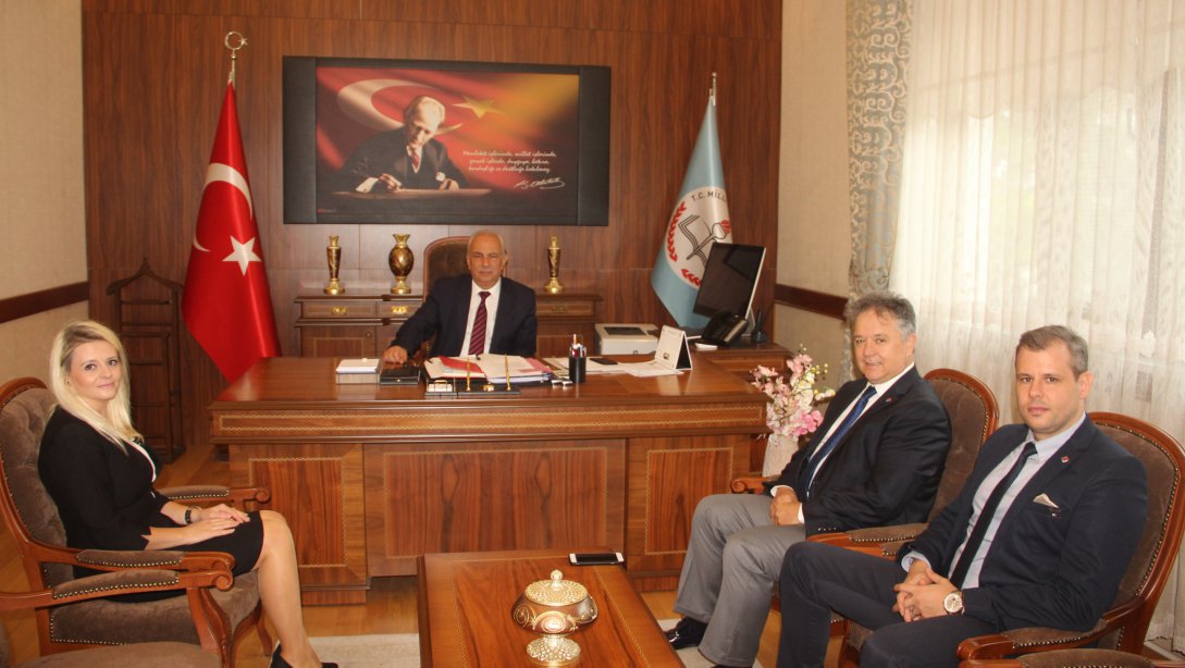 Lüleburgaz Bahçeşehir Koleji yöneticileri, İl Milli Eğitim Müdür V. Hüseyin KALKAN'ı makamında ziyaret etti. 