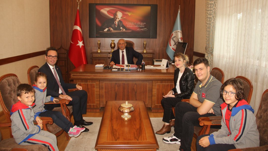 Kırklareli Bahçeşehir Koleji yöneticileri, İl Milli Eğitim Müdür V. Hüseyin KALKAN'ı makamında ziyaret etti.