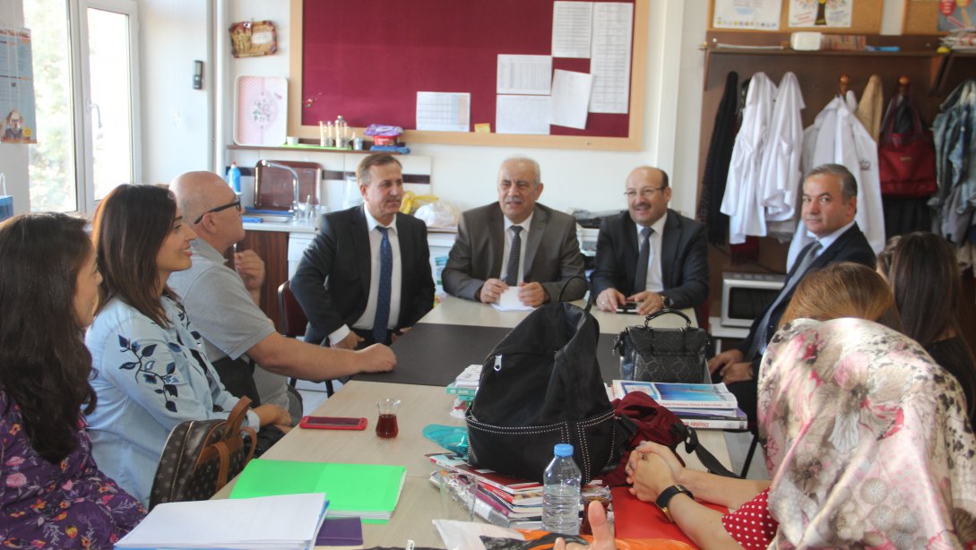  İl Milli Eğitim Müdür V. Hüseyin KALKAN, Lüleburgaz General Ferhat Akat İlkokulu ve Fehmi Mutlu Ortaokulu'nu ziyaret etti.