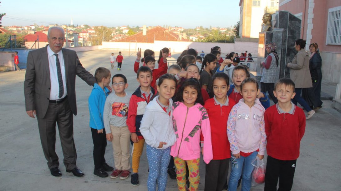 İl Milli Eğitim Müdür V. Hüseyin KALKAN, Üsküp Atatürk İlkokulu ve Atatürk Ortaokulu'nu ziyaret etti.