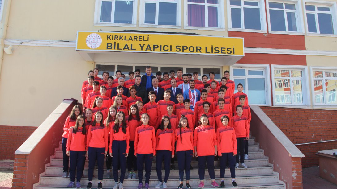 İl Milli Eğitim Müdür V. Hüseyin KALKAN ve Kırklareli Spor Kulübü Başkanı Volkan CAN, Kırklareli Bilal Yapıcı Spor Lisesi'ni ziyaret etti.