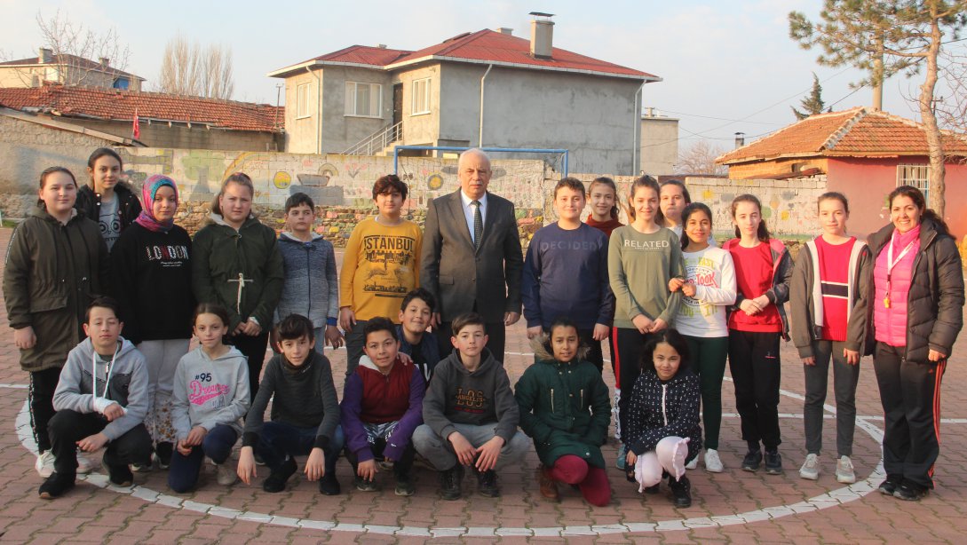 İl Milli Eğitim Müdür V. Hüseyin KALKAN, Üsküp Atatürk İlkokulu ve Atatürk Ortaokulu'nu Ziyaret Etti.