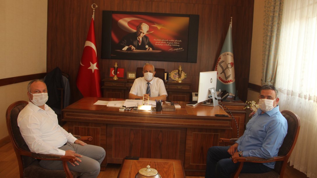 MHP Merkez İlçe Başkanı İlker BABADAĞ ve MHP İlçe Başkan Yardımcısı Bülent GÜZELERGENE, İl Milli Eğitim Müdürü Hüseyin KALKAN'ı Ziyaret Etti.