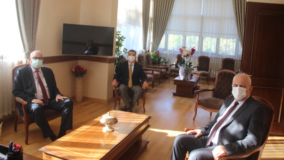 Kırklareli Belediye Başkan Yardımcıları Mehmet GİDER ve  Arda KOLCULAR, İl Milli Eğitim Müdürümüz Hüseyin KALKAN'ı Ziyaret Etti
