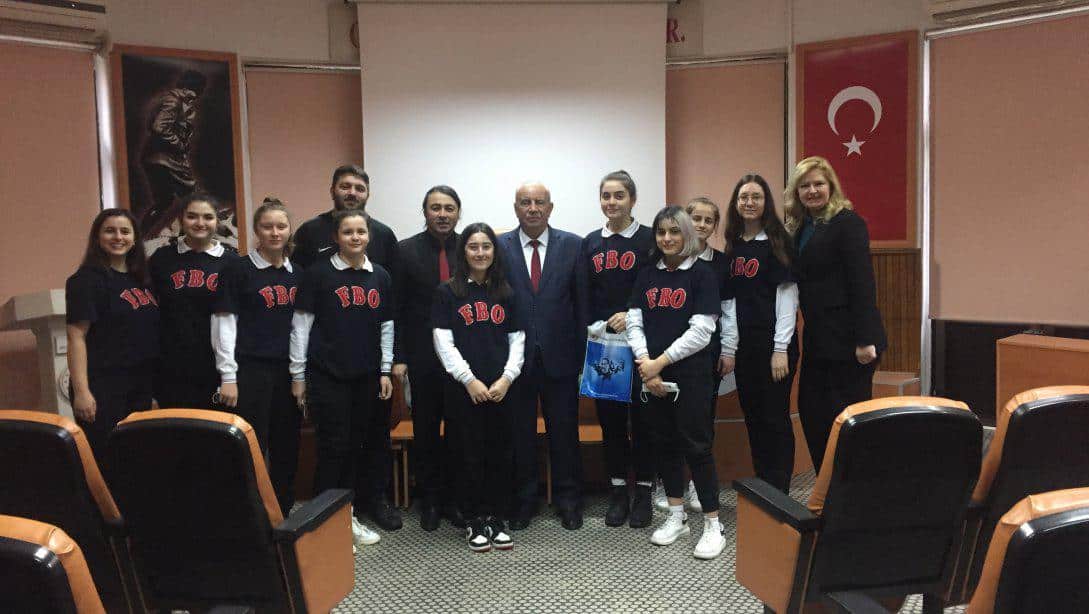 Nazmi Arıkan Fen Bilimleri Eğitim Kurumları Kırklareli Koleji Bayan Basketbol Takımı, İl Milli Eğitim Müdürü Hüseyin KALKAN' ı Ziyaret Etti. 