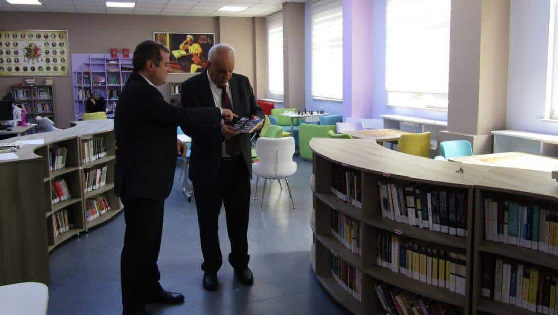 İl Milli Eğitim Müdürümüz Hüseyin KALKAN, Kırklareli TOBB Sosyal Bilimler Lisesi Kütüphanesini Ziyaret Etti.