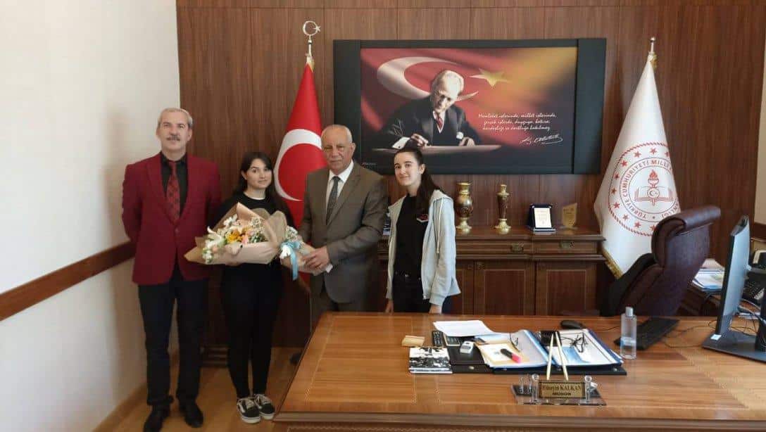 İl Milli Eğitim Müdürümüz Hüseyin KALKAN ile Kırklareli Atatürk Anadolu Lisesi Öğrencileri Röportaj Yaptı. 