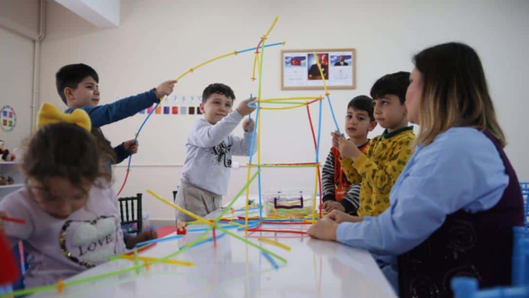 Kırklareli'nde Öğrenci Yurdu Depremzede Çocuklara Okul Oldu.