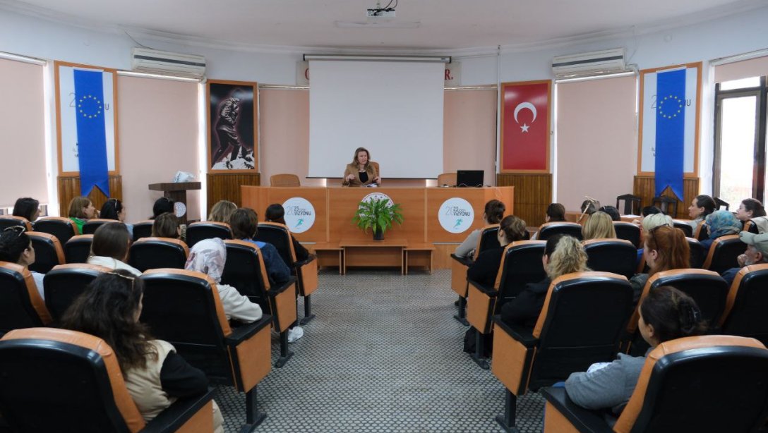 İl Milli Eğitim Müdürümüz Hilal Liliyar ÖZEFSUN, Okul Aile Birliği Başkanları ile Toplantı Yaptı.