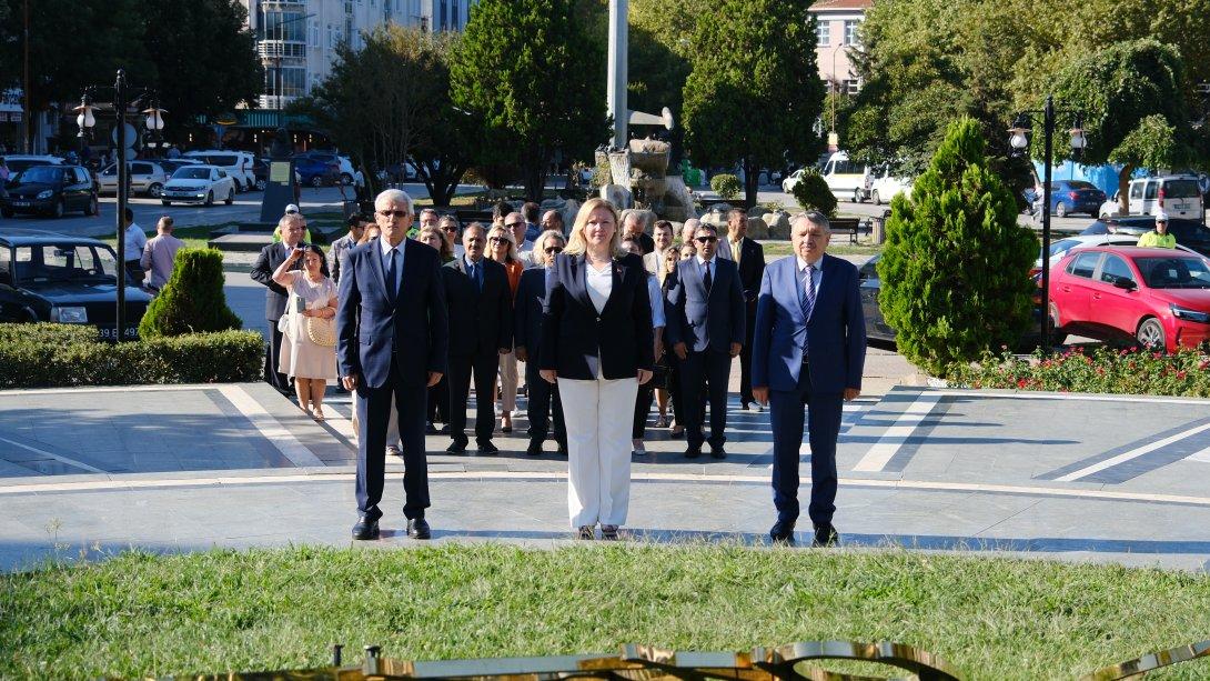 İlköğretim Haftası Çelenk Sunma Töreni Gerçekleştirildi