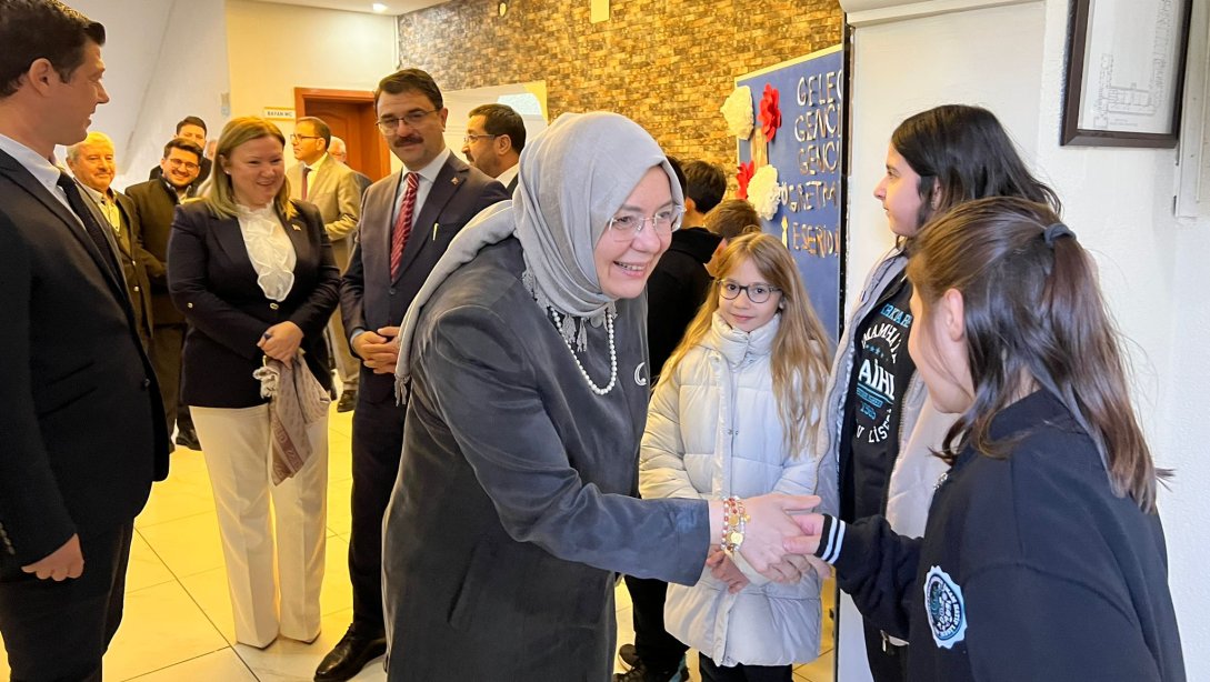 Bakan Yardımcısı Sayın Celile Eren Ökten, Kırklareli Anadolu İmam Hatip Lisesini Ziyaret Etti.