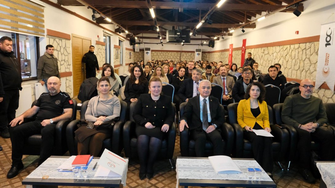 Valimiz Sayın Uğur TURAN, İlimizde görev yapan Türkçe ve Türk Dili Edebiyatı Öğretmenleriyle bir araya geldi.