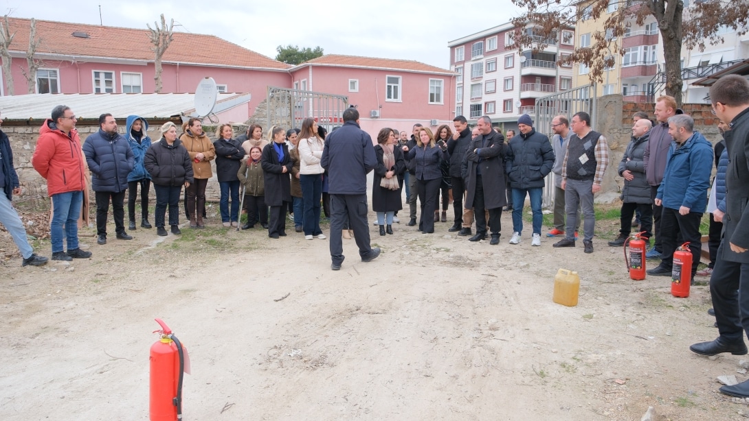 Müdürlüğümüzde Yangın Durumunda Tahliye Tatbikatı Yapıldı